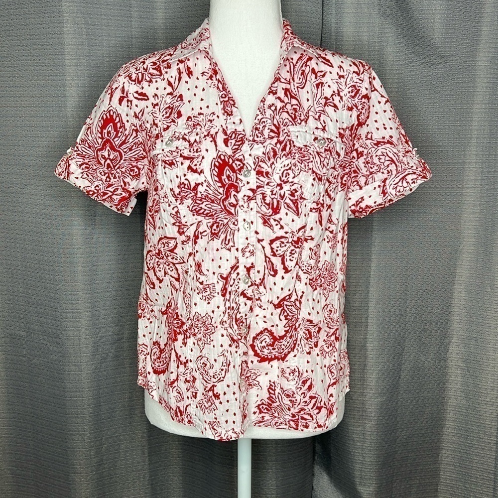 KAREN SCOTT SMALL RED AND WHITE PAISLEY SHORT SLEEVED BUTTON FRONT BLOUSE